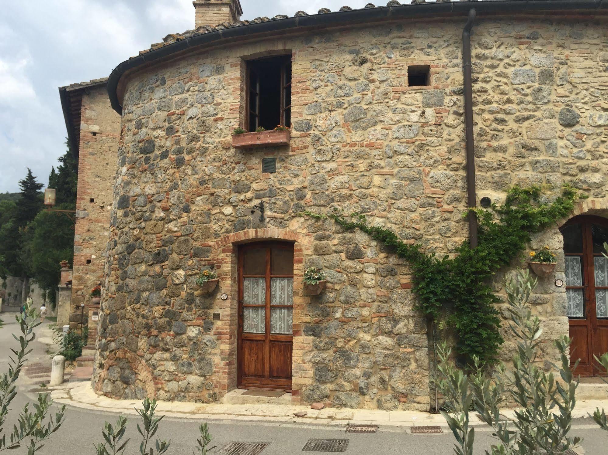 La Vecchia Corte San Gimignano Exterior foto